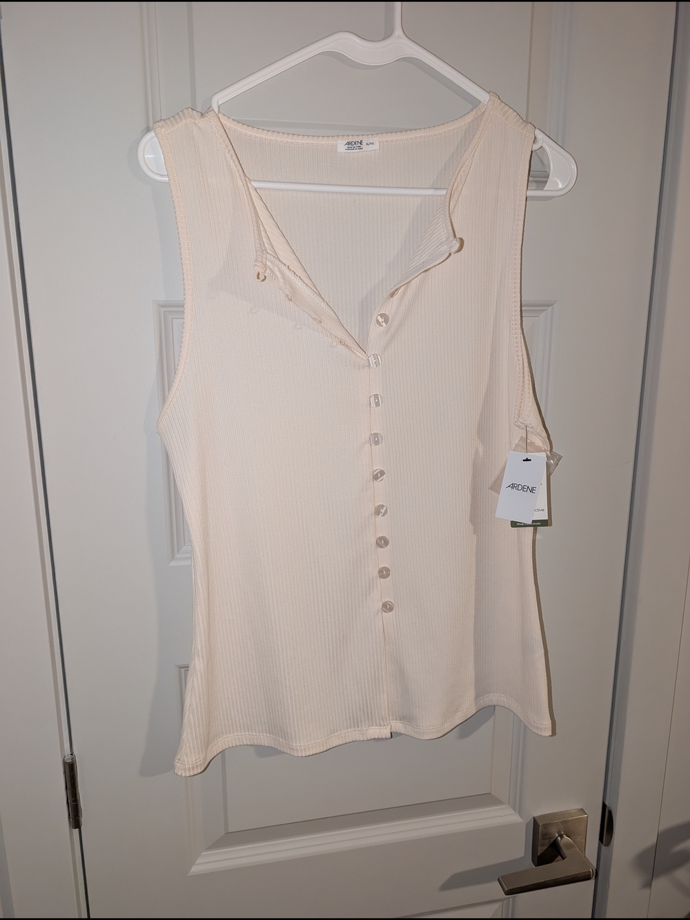 2/20$ 💓 NWT Ardene Cream Ribbed Button Tank Top
